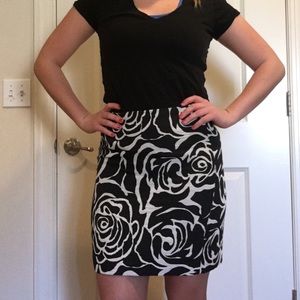 Black & white floral pencil skirt